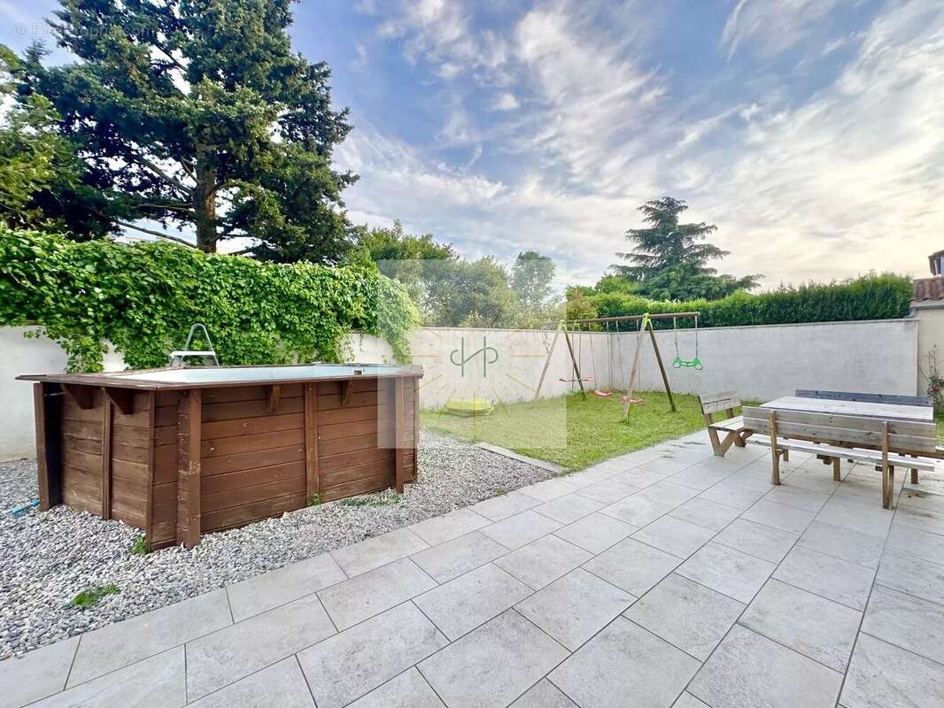 Maison à MONTELIMAR