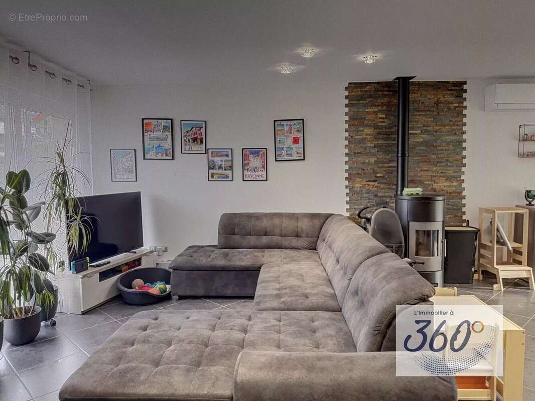 Maison à OUROUX-SUR-SAONE