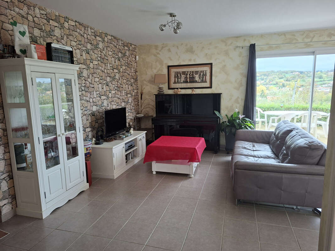 Maison à SAINT-DENIS-DE-CABANNE