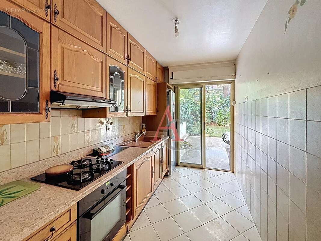 Appartement à SAINT-LAURENT-DU-VAR