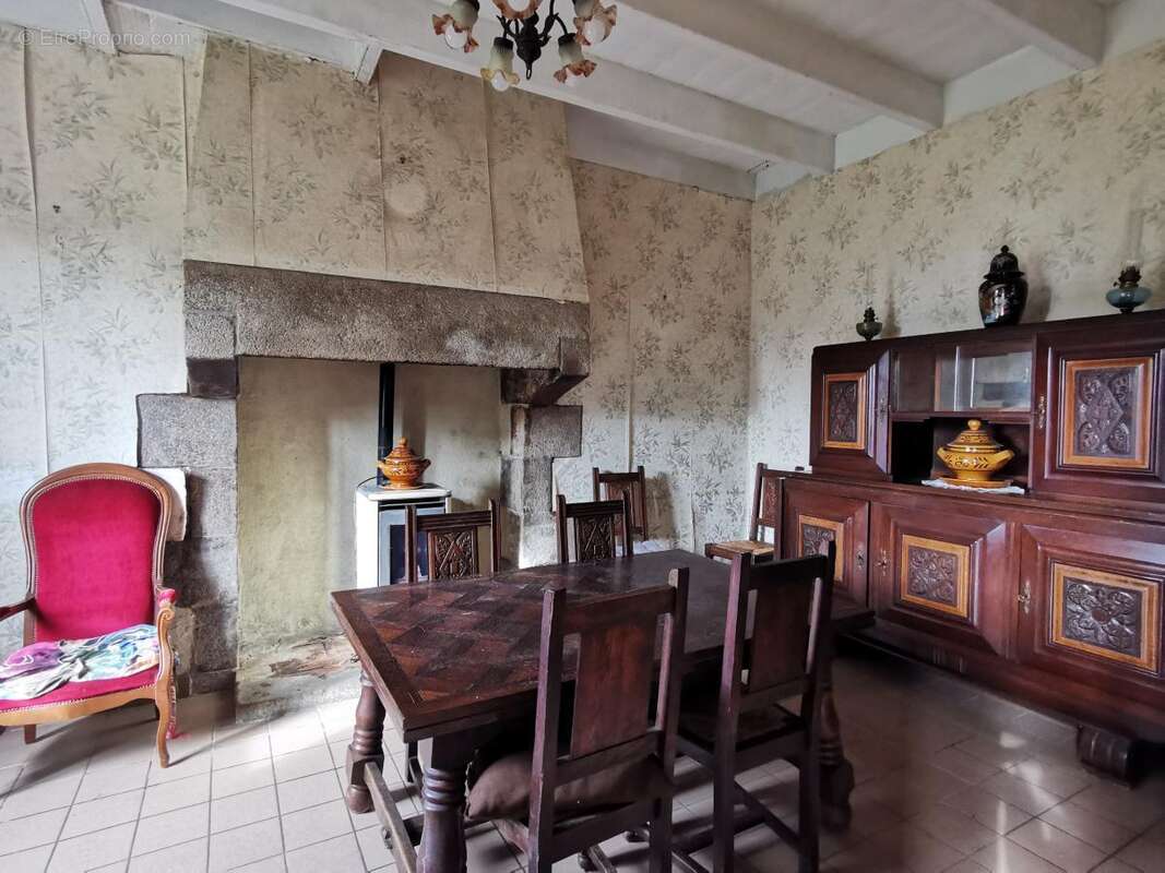 Maison à CAOUENNEC-LANVEZEAC