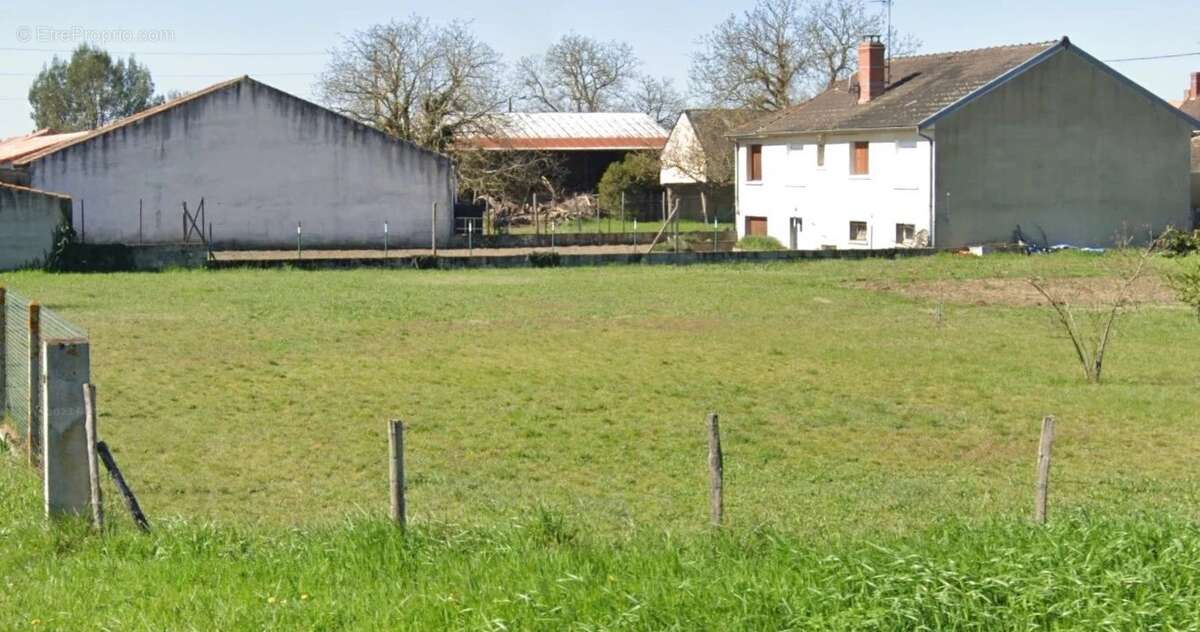 Terrain à NAINTRE