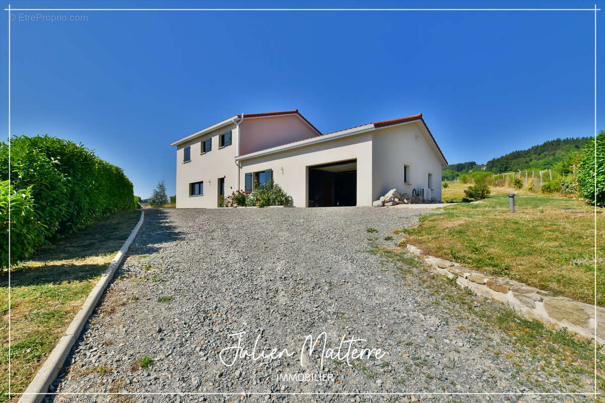 Maison récente de 170 m² sur 2100 m² de terrain préservés, 7 pièces, 5 chambres dont dressing, garage de 85 m² à MAROLS (42) - photo 32