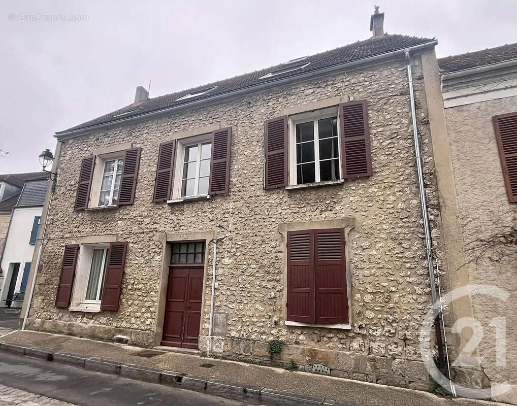 Appartement à BRIE-COMTE-ROBERT