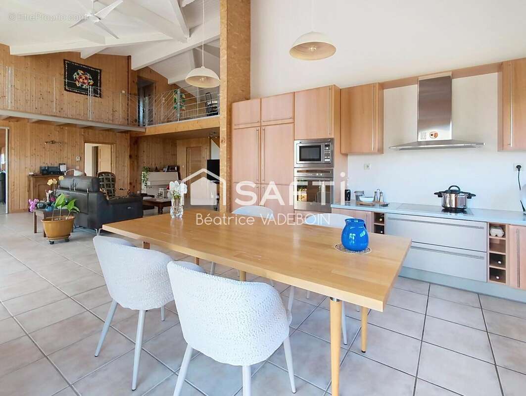 Maison 246 m² à Savasse  - photo 7