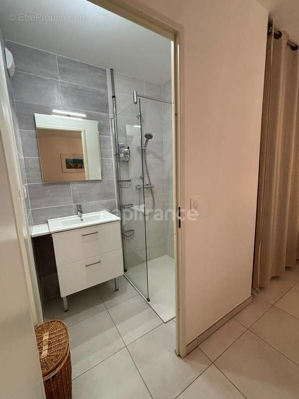 Appartement à vendre 4 pièces HYERES (83) - Plain pied - 2 parkings - 2 terrasses - photo 34