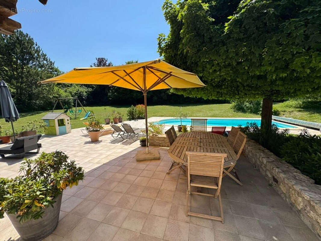 * EXCLUSIVITE * Maison d'exception à vendre de 184 m² avec piscine - photo 10