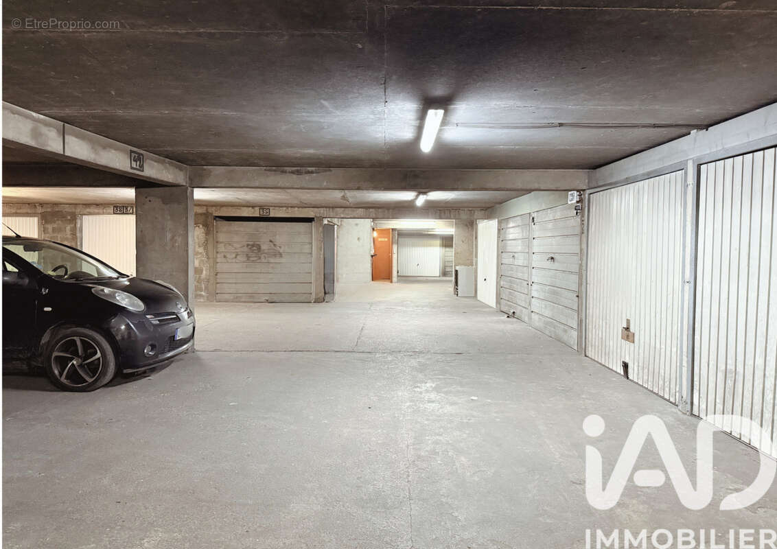 Photo 3 - Parking à PARIS-18E