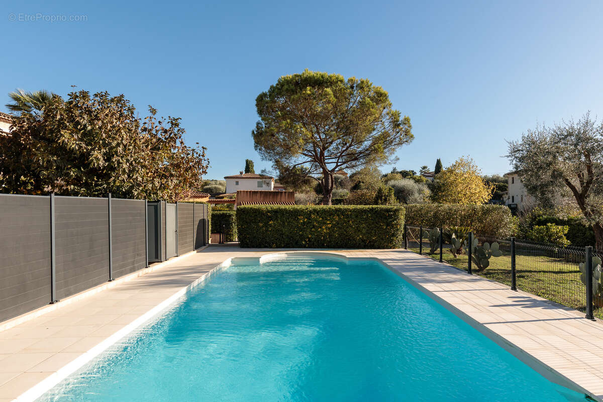 Appartement à MOUANS-SARTOUX