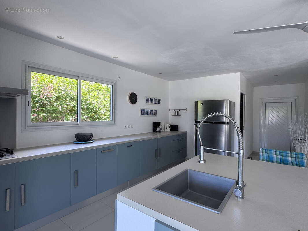 Villa avec bungalow indépendant, piscine et fort potentiel locatif à Saint-François - photo 4