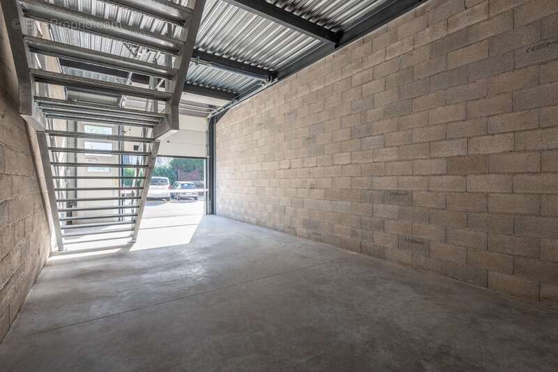 à vendre Artisans : Votre nouvel atelier de 115 m² au pied de l'A40 – Bonneville - photo 3