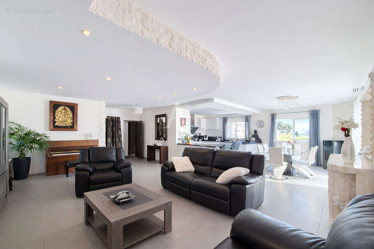 Propriété d'exception avec vue canal de 272 m² habitables sur terrain de 869 m² - photo 6