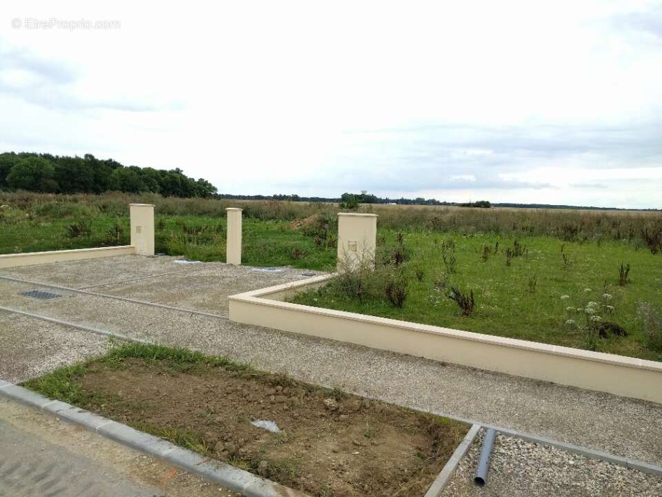 Terrain à MEZY-SUR-SEINE