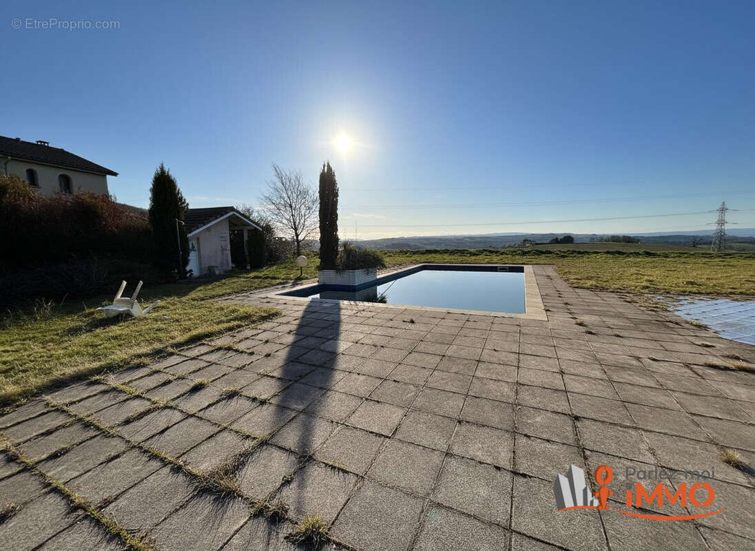 Maison à LA TOUR-EN-JAREZ