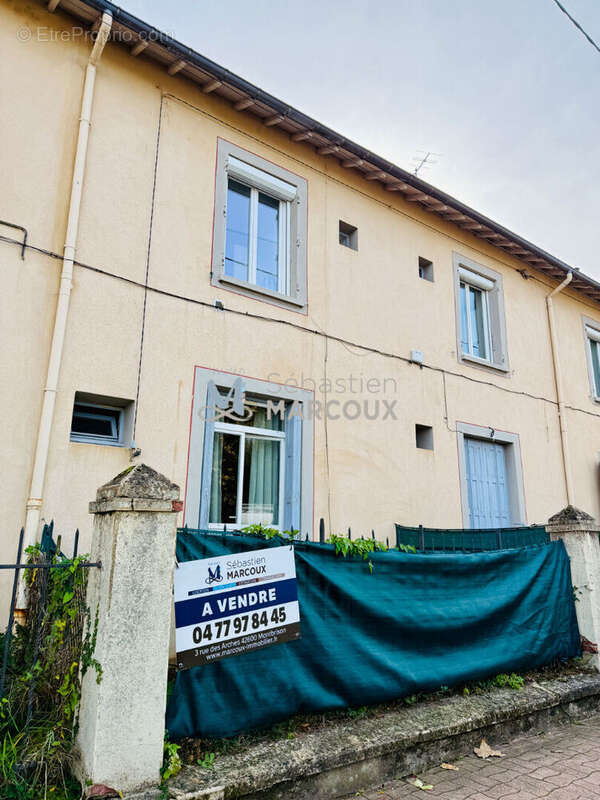 Appartement à VEAUCHE