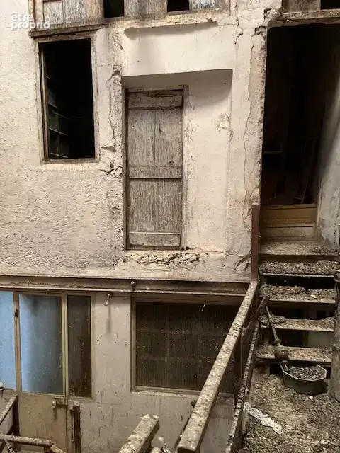 Trois logements à renover avec garages et caves - photo 3