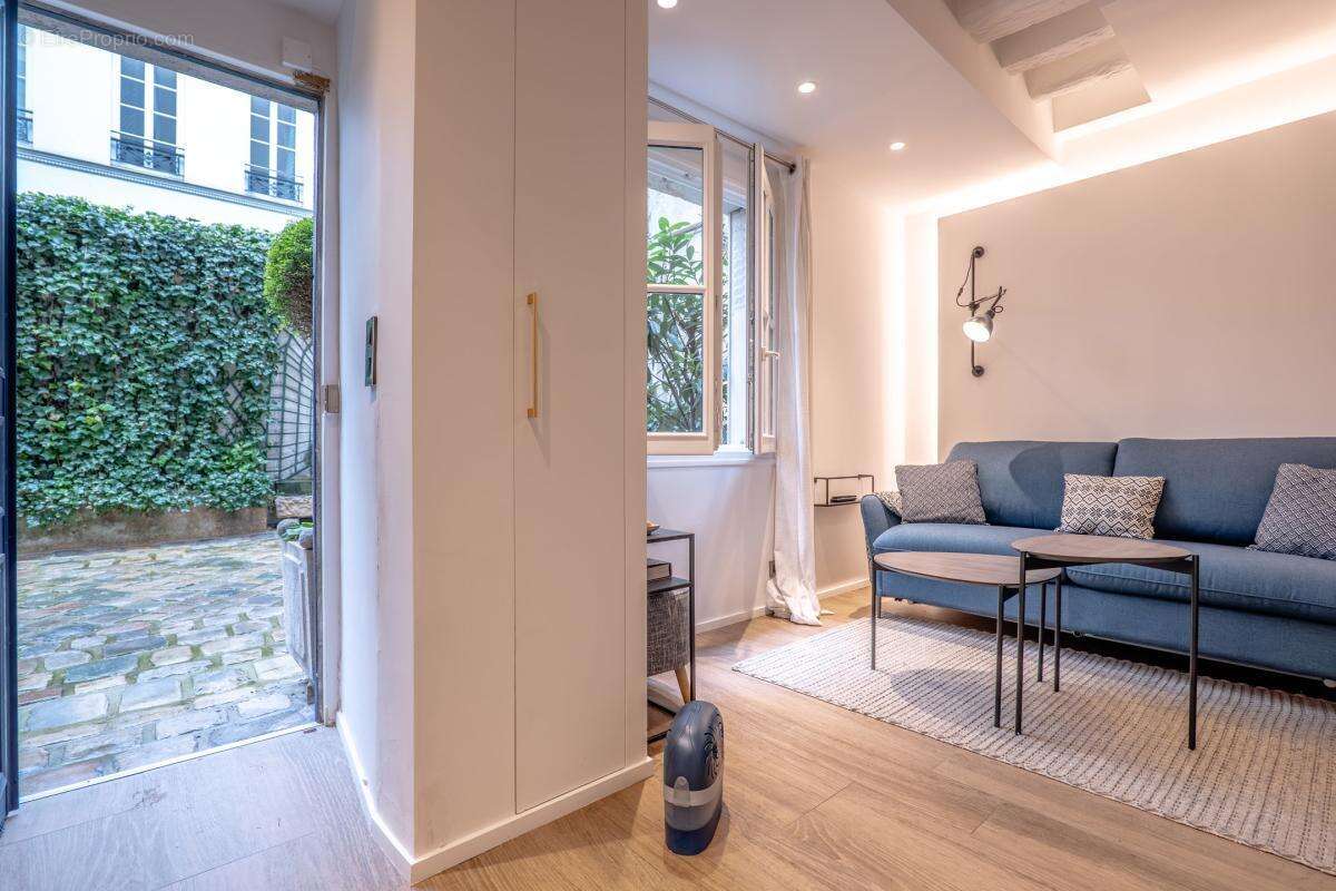 Appartement à PARIS-1E