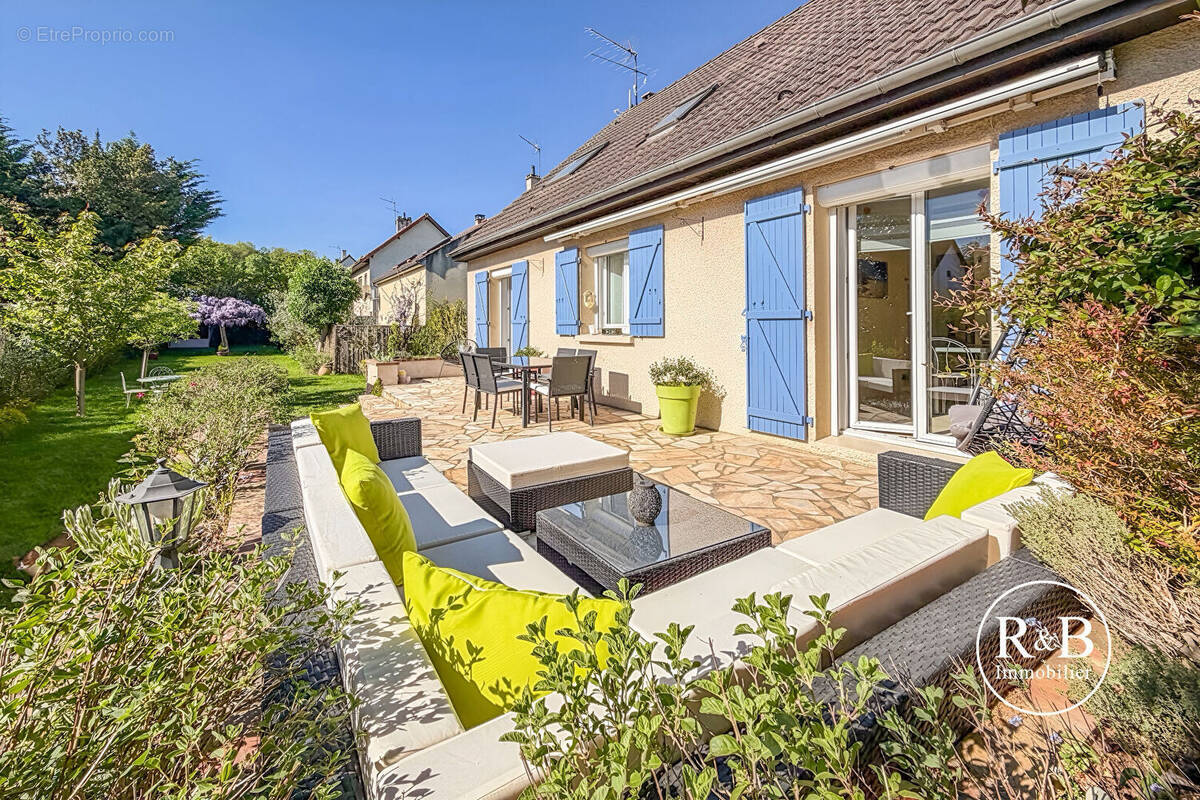 Maison à LES CLAYES-SOUS-BOIS