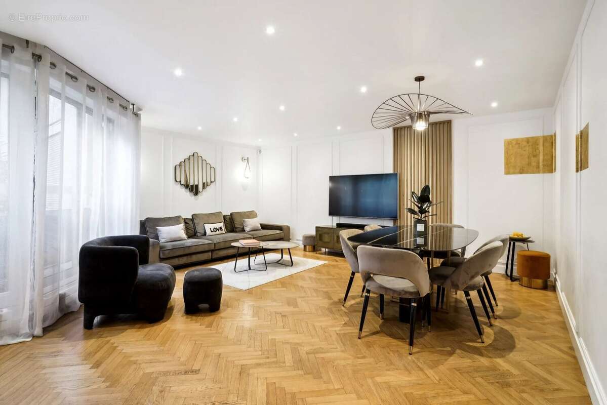 Appartement à COURBEVOIE