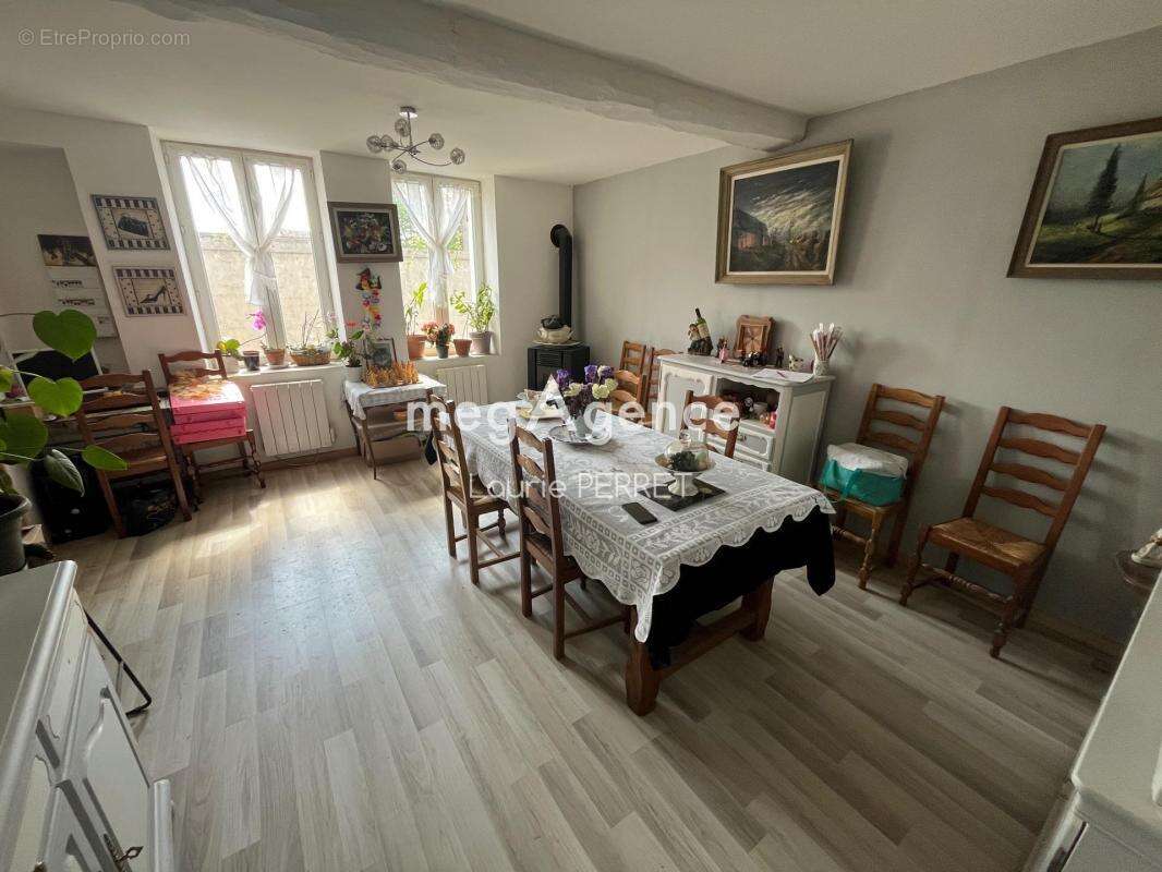 Maison à LIGNY-LE-CHATEL