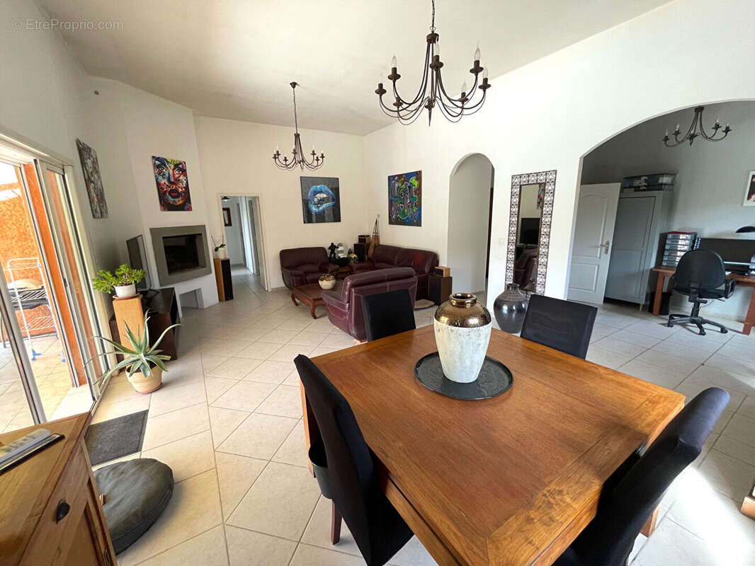 Maison à FORCALQUEIRET