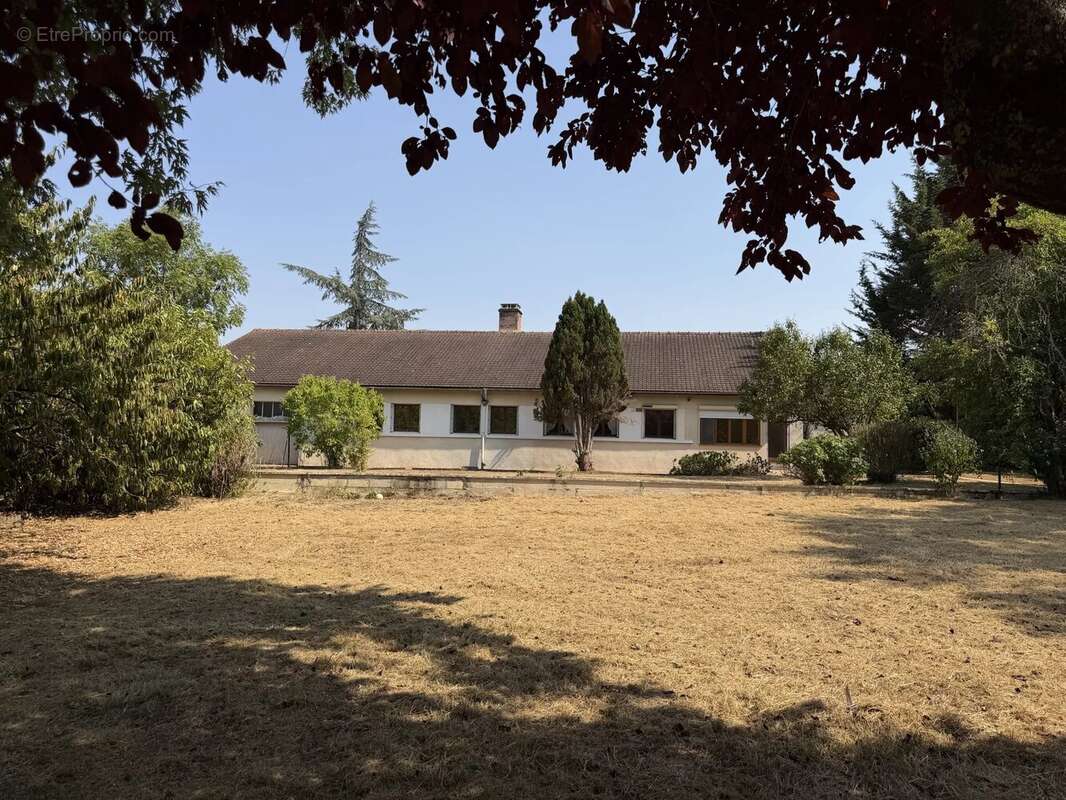 À 10 min d'Auxerre - Maison familiale de 158 m² dans un bourg avec commerces - photo 11
