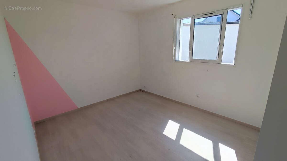 Maison recente dans petit village proche oloron - photo 10