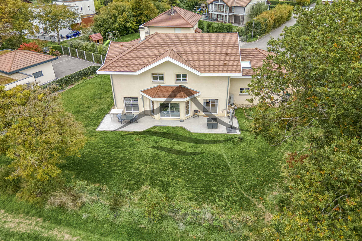 Maison à CESSY