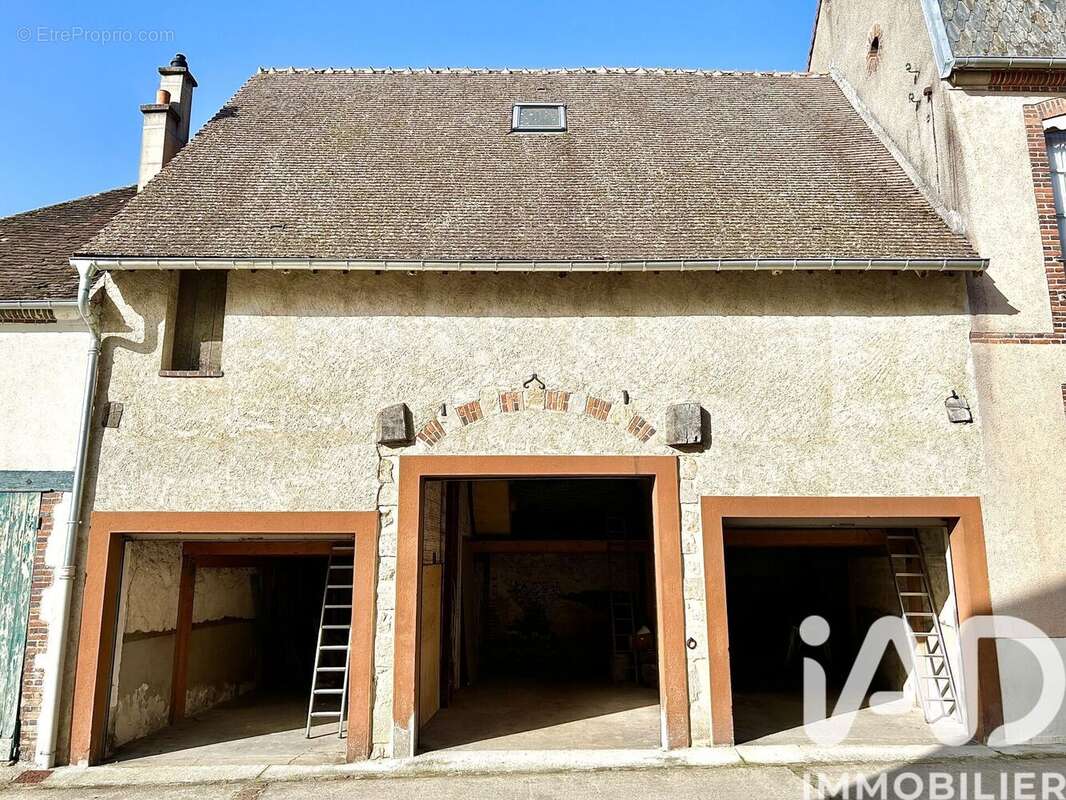 Photo 2 - Parking à VILLENEUVE-SUR-YONNE