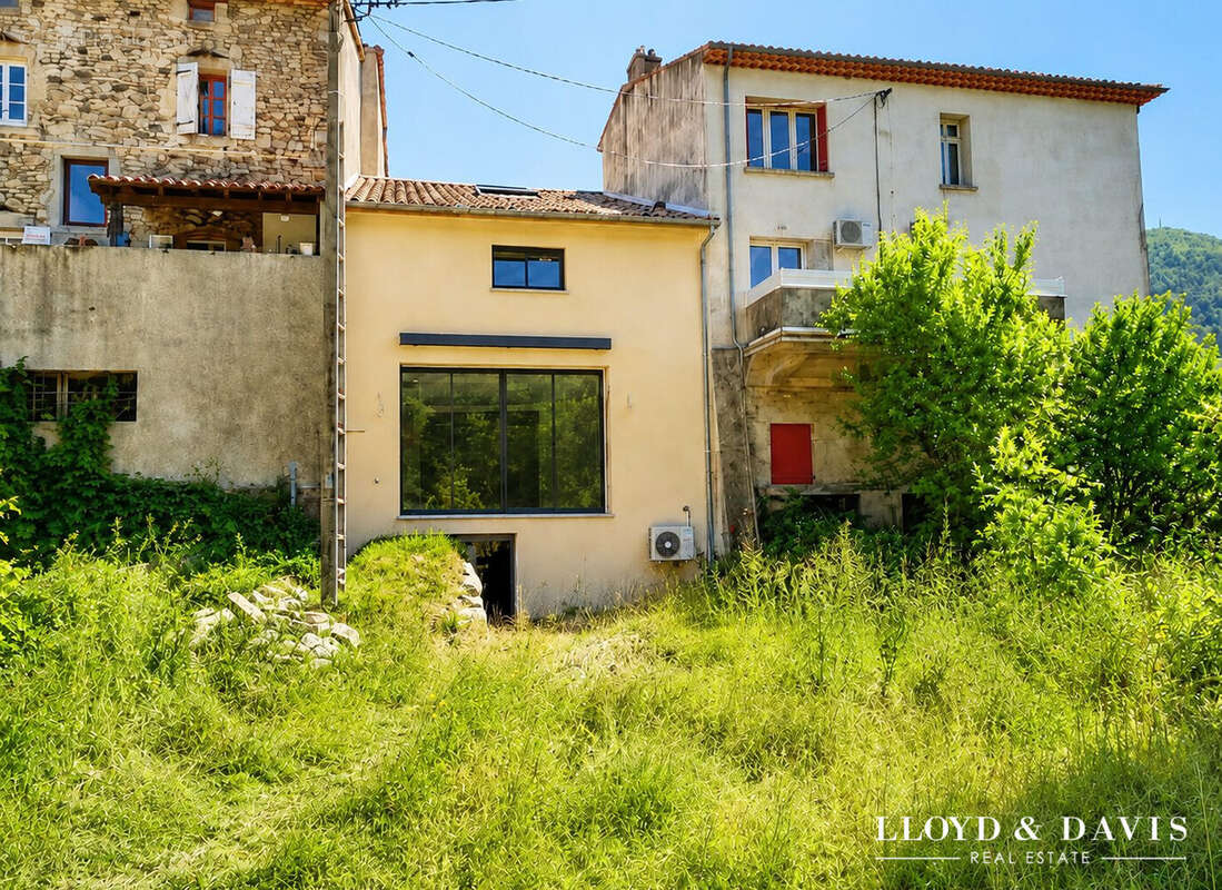 Vue extérieure avec caves - Maison à DUNIERE-SUR-EYRIEUX
