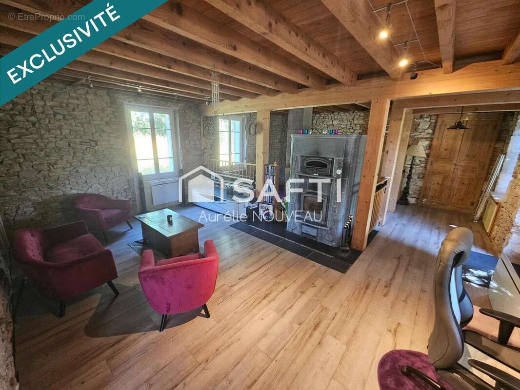 Maison 250 m² à Ebreuil  - photo 7