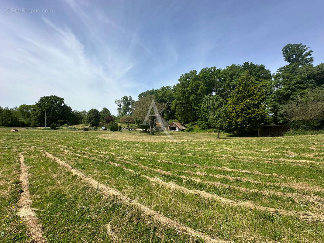 Maison à VALLIERES-LES-GRANDES