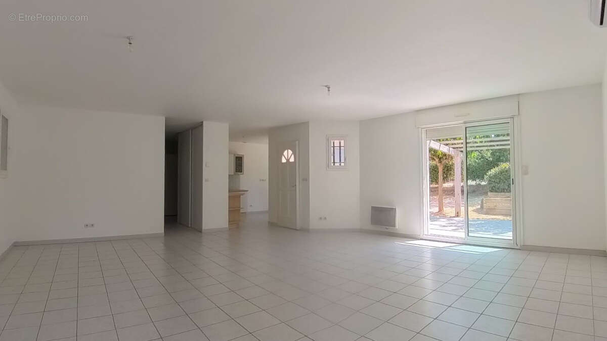 Maison T5 de 120 m2Le Val (83143) - photo 7