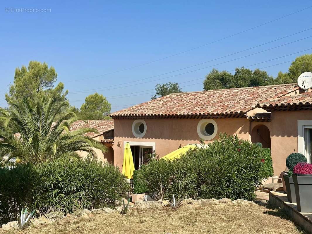 Maison à ROQUEBRUNE-SUR-ARGENS