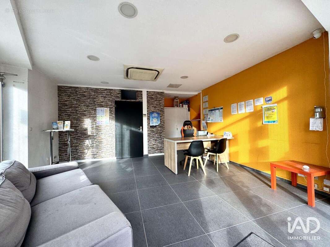 Photo 6 - Commerce à MOISSY-CRAMAYEL