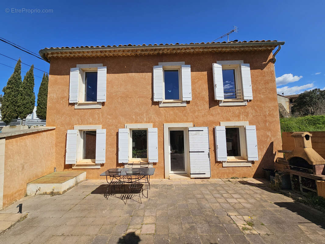 Apt en Luberon, Belle bâtisse de 110m2 avec grande cour privative - photo 12