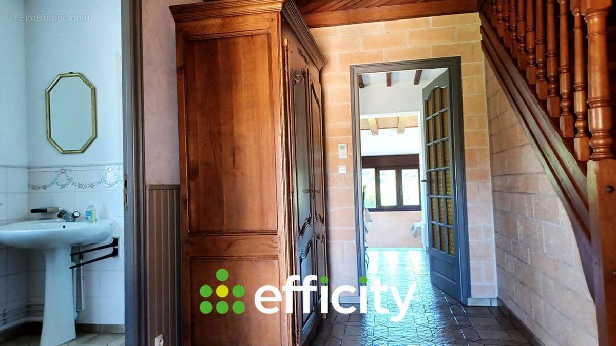 Maison 141 m² à Saint-Denis-Le-Ferment  - photo 9