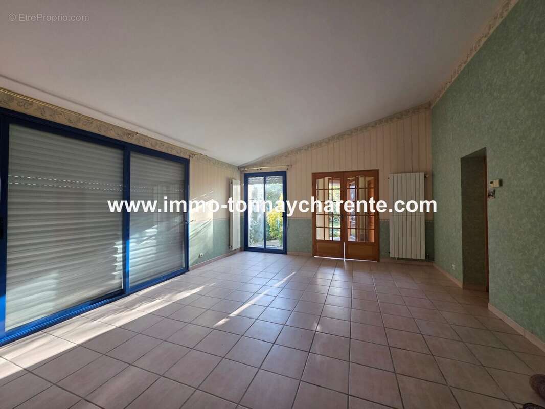 Maison à SAINT-LAURENT-DE-LA-PREE