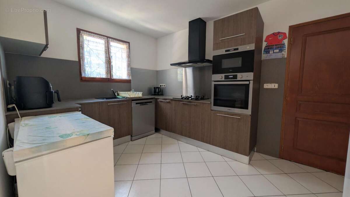Maison plain pied , 4 chambres,  proche commodités avec garage - photo 3