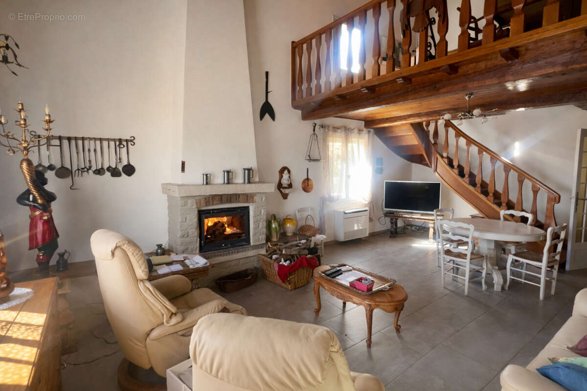 Maison à FLASSANS-SUR-ISSOLE