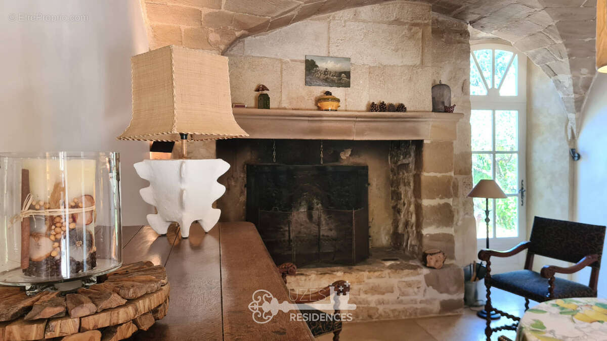 Mas de caractère avec domaine de 2,46 hectares et piscine à 8 km d'Uzès - photo 8