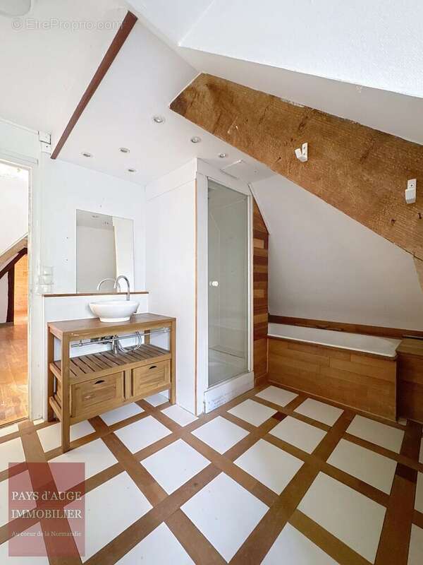 Maison à SAINT-GEORGES-EN-AUGE