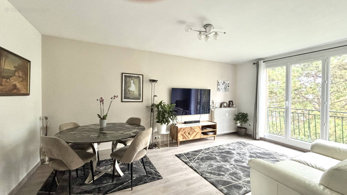 Appartement à ENGHIEN-LES-BAINS