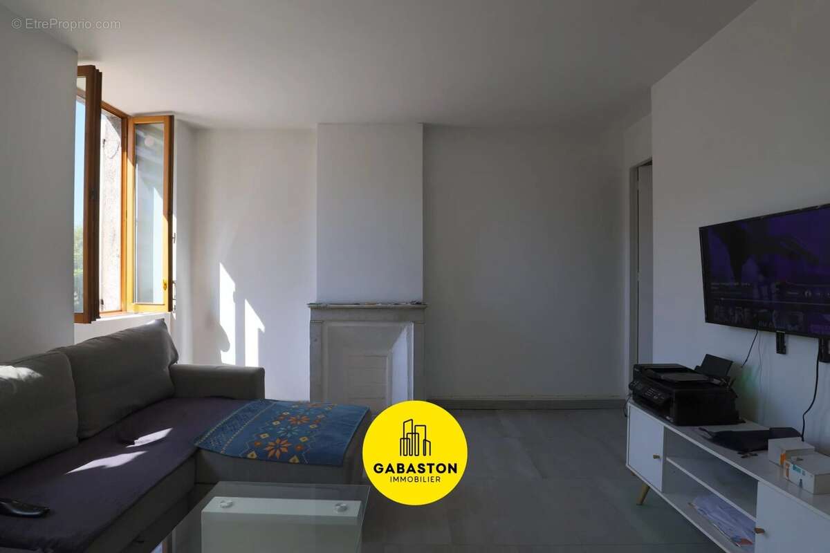 Appartement à MARSEILLE-4E