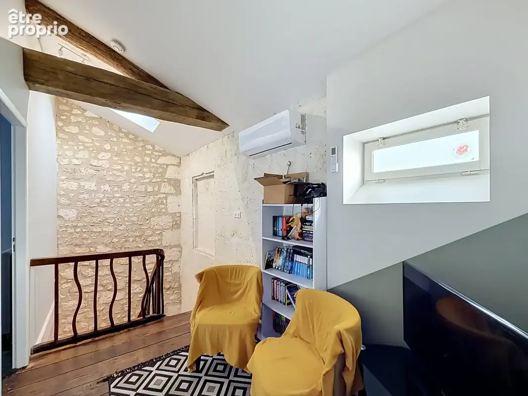 ANGOULEME belle maison de ville rénovée avec beaucoup de caractère offrant terrasses jardin et petit garage. - photo 11