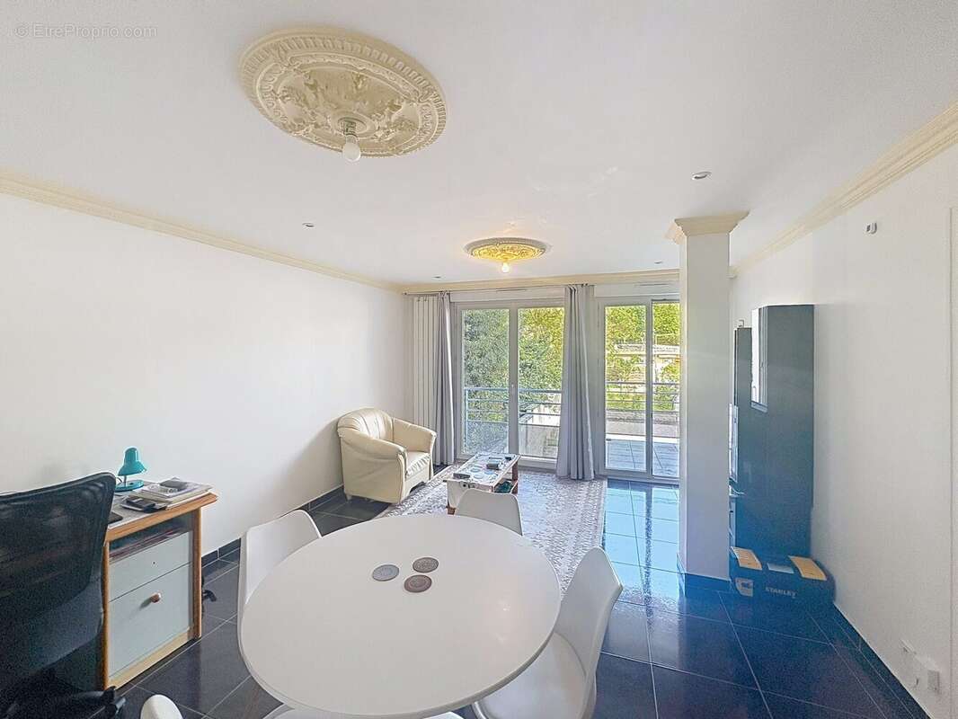 Appartement à L'HAY-LES-ROSES