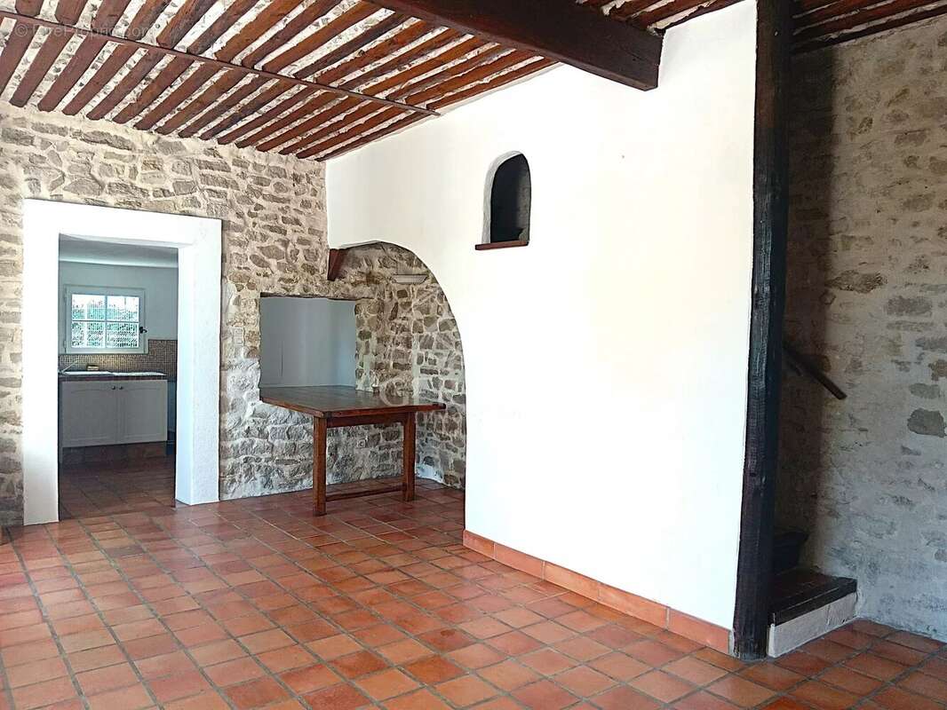 Maison à L'ISLE-SUR-LA-SORGUE