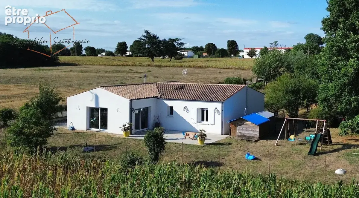 Saint-Georges-des-Coteaux  102 m²  3 Chambres  823 m² - photo 9