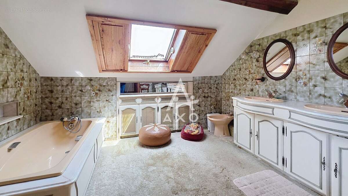 A Vendre à AMILLY  Maison de charme avec séjour cathédrale et dépendance de plus de 70 m² - photo 11