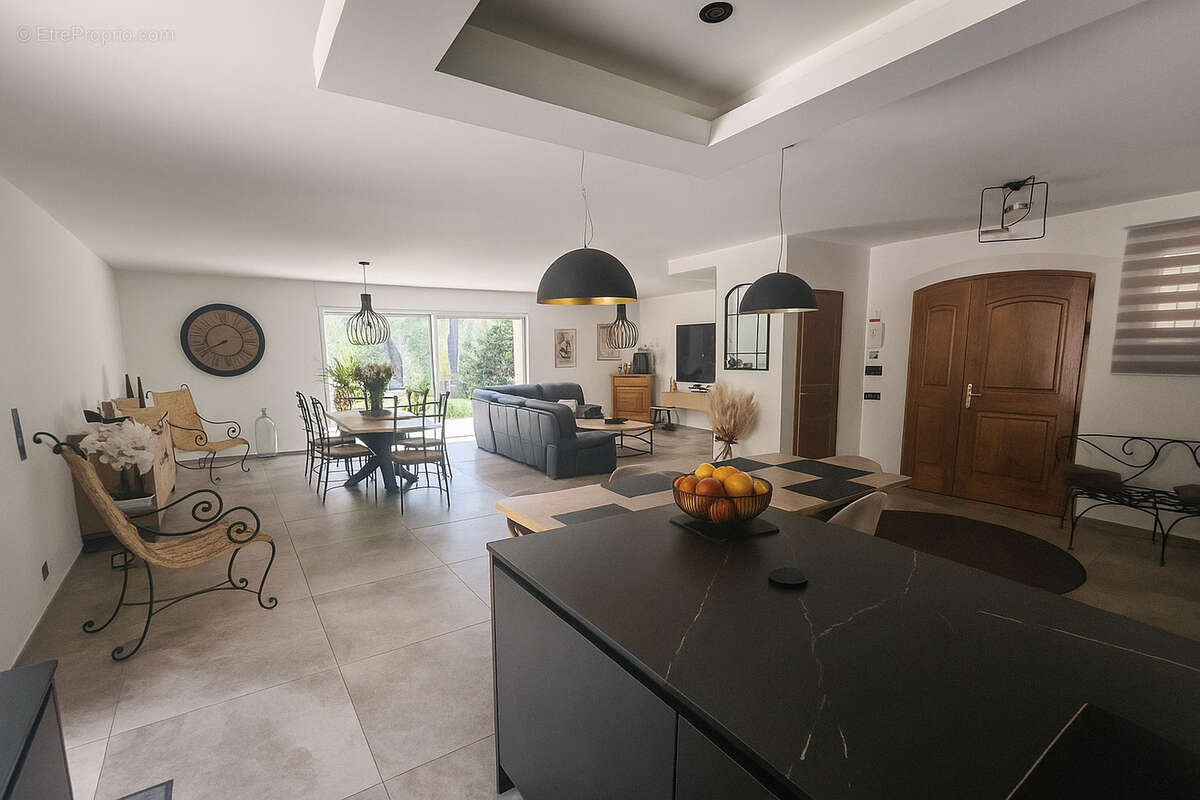 Maison à SOLLIES-TOUCAS